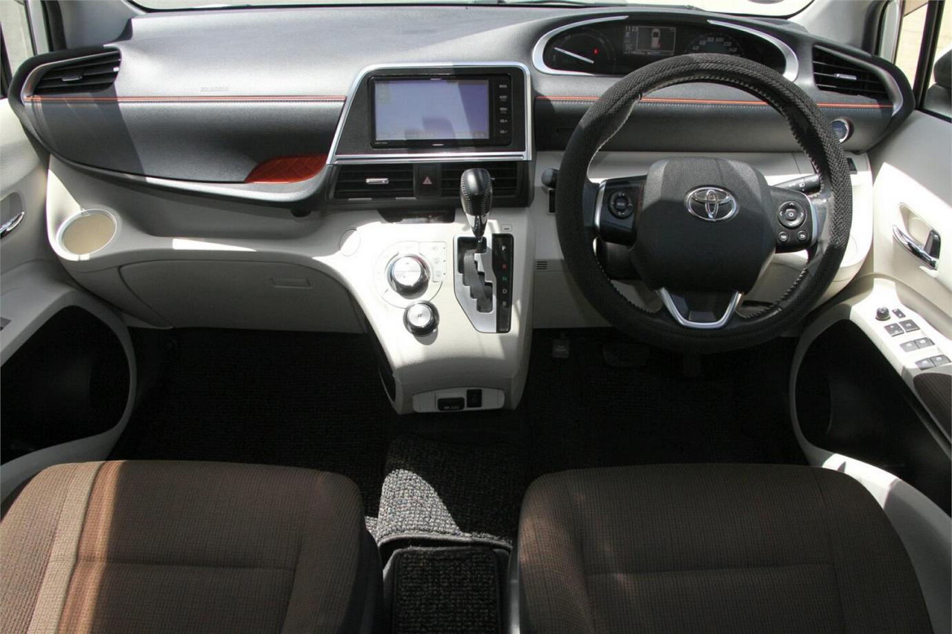 2015 Toyota Sienta G (hybrid)-25