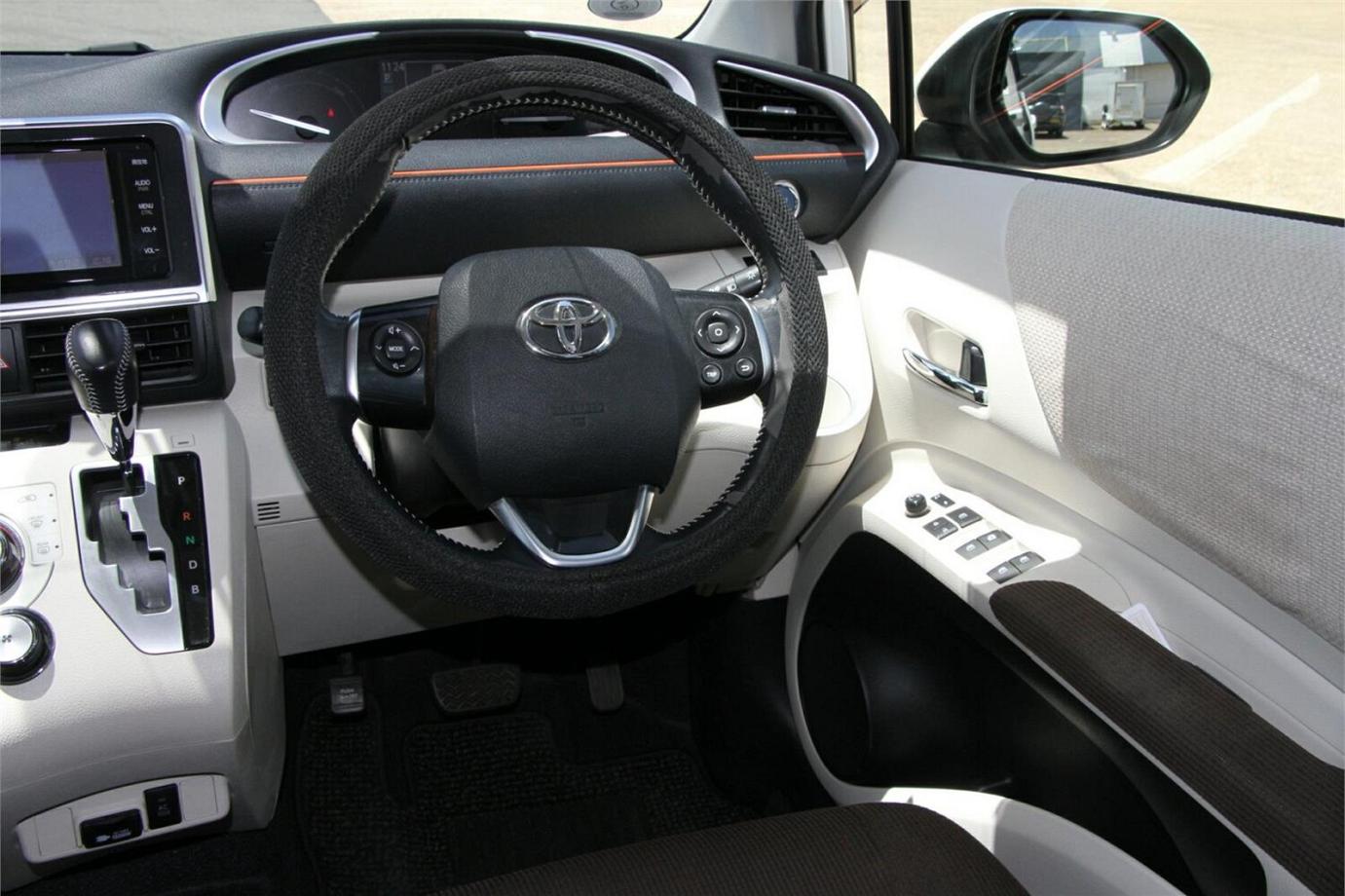 2015 Toyota Sienta G (hybrid)-26