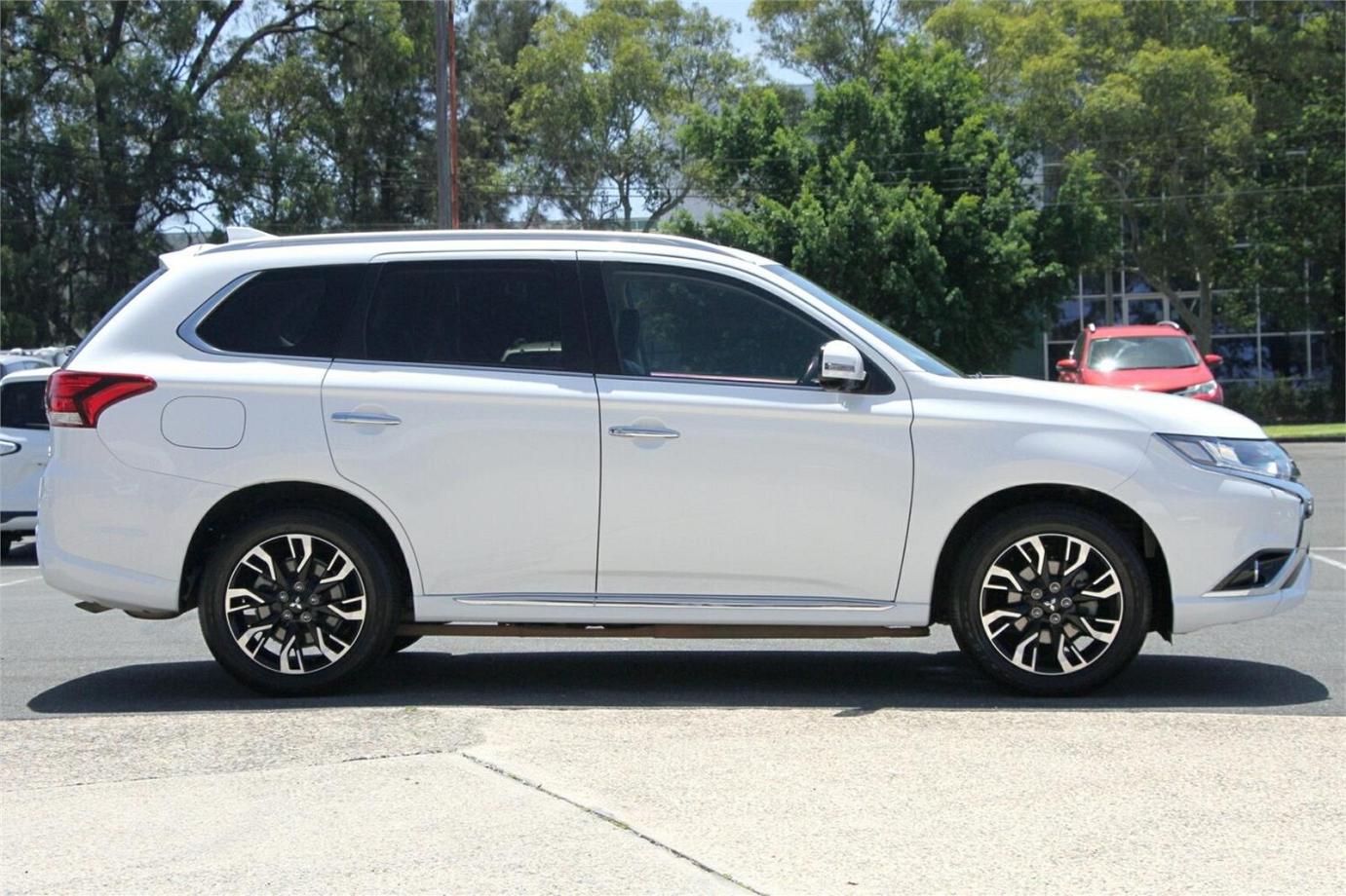 2017 Mitsubishi Outlander Phev Exceed-3