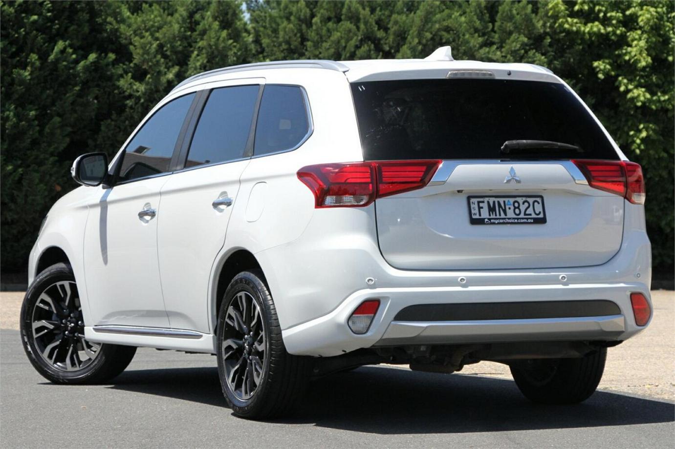 2017 Mitsubishi Outlander Phev Exceed-6