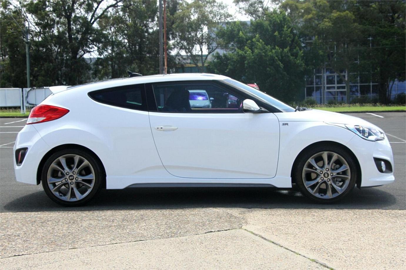 2017 Hyundai Veloster Sr Turbo-14